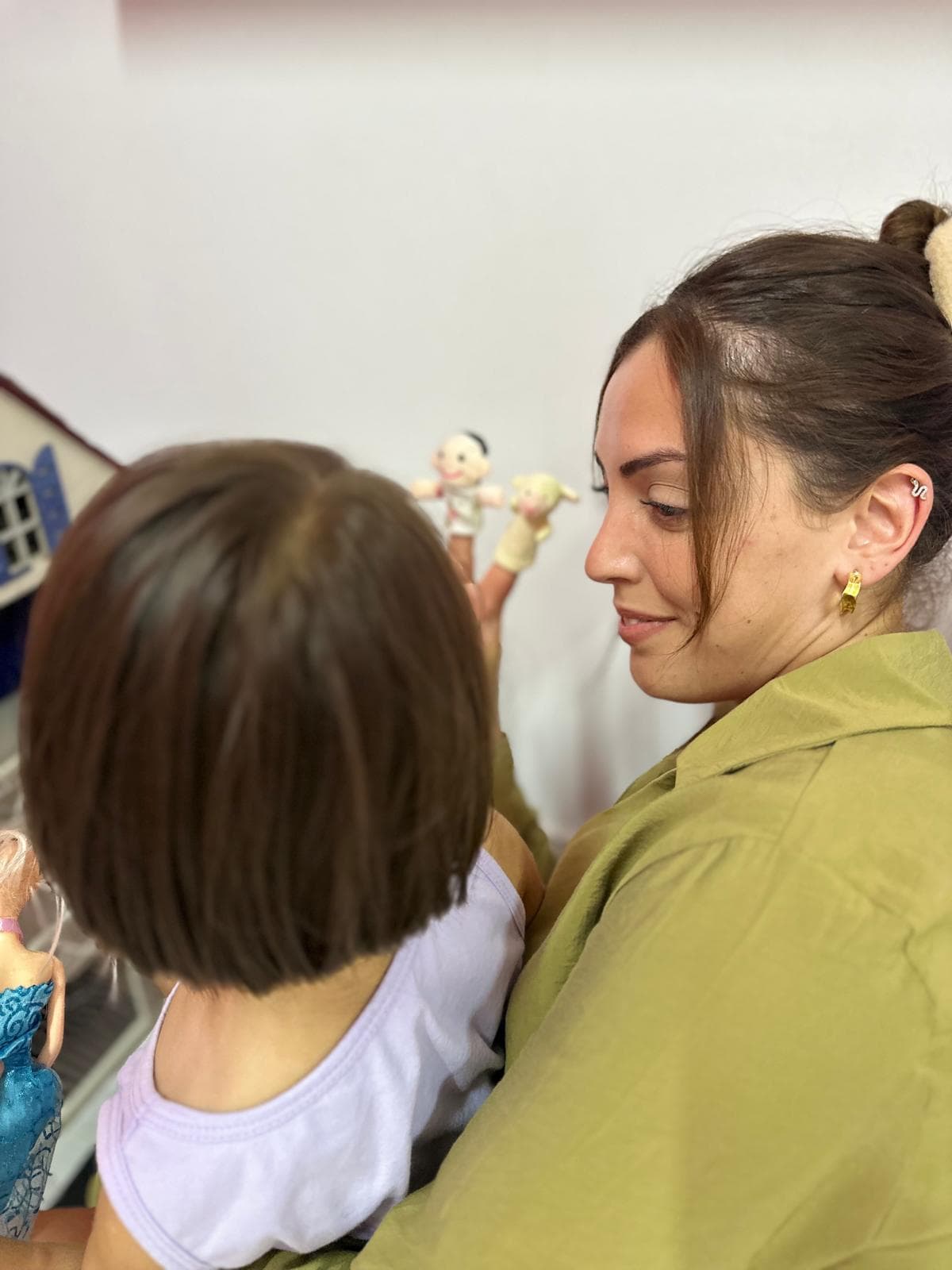 Deniz Anaokulu'nda öğretmen ve çocukla oyun temelli uyum süreci