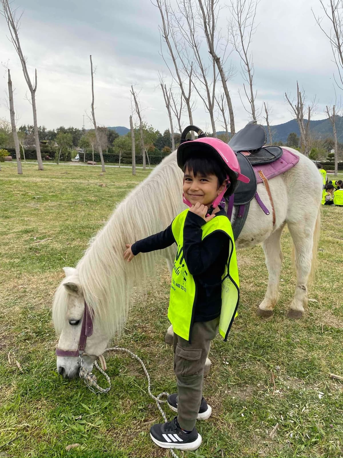 Deniz Anaokulu yaz okulu pony binişi ve çiftlik etkinliği